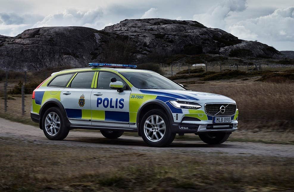 Volvo V90 Cross Country Polisbil bäst i polisens test Teknikens Värld