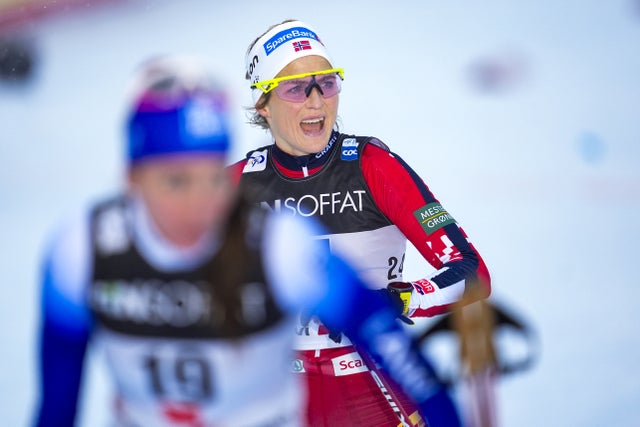 Therese Johaug efter målgång i comebacken.