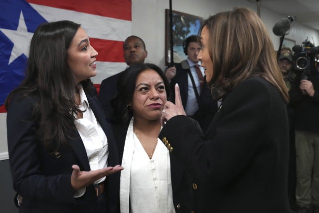 Många väljare i Bronx, New York röstade på Alexandria Ocasio-Cortez (vänster) för representanthuset men inte på Kamala Harris (höger) som president.