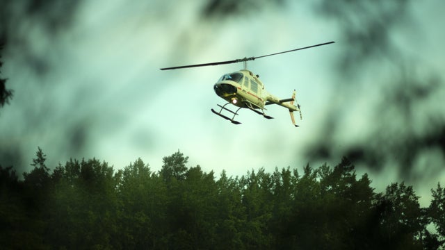 Netflix-serien "Helikopterrånet" bygger på Jonas Bonniers roman, men Ronnie Sandahl och Daniél Espnosa har också gjort egen research. Pressfoto.