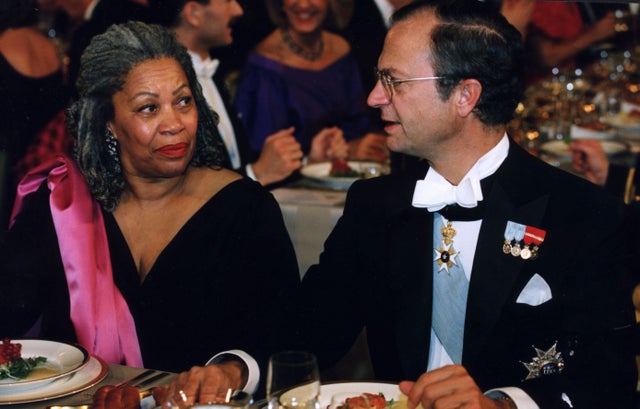 Den amerikanska litteraturpristagaren Toni Morrison och kung Carl XVI Gustaf under Nobelbanketten i stadshuset 1993.