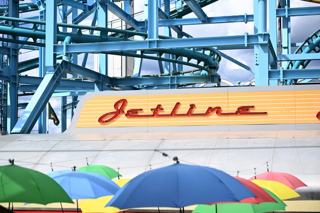 Nöjesparken Gröna Lund i Stockholm har redan beslutat att montera ner den olycksdrabbade berg-och-dalbanan Jetline efter olyckan.