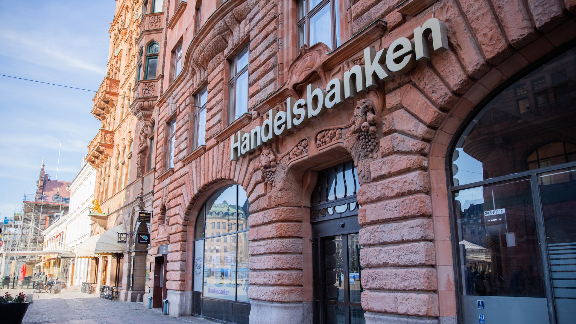 Handelsbanken slår vinstförväntningarna