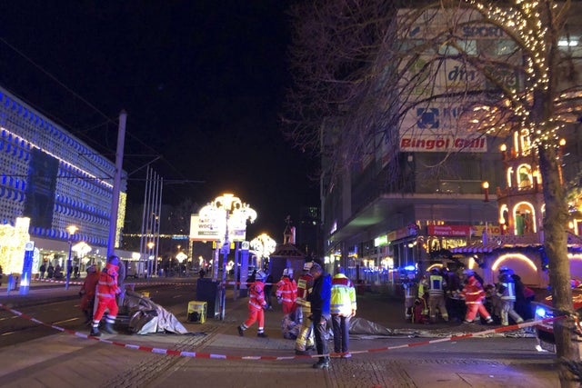 En stor insats med polis, ambulans och räddningstjänst pågår i Magdeburg.