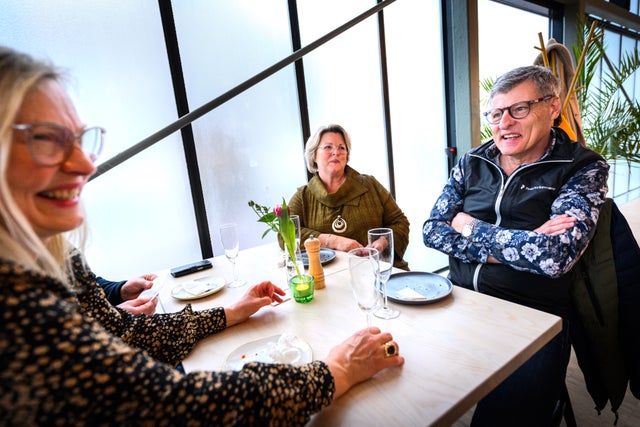 Ulla Fagon, Kunilla Karlsson e Nissus Anders Karlsson hanno partecipato all'inaugurazione.