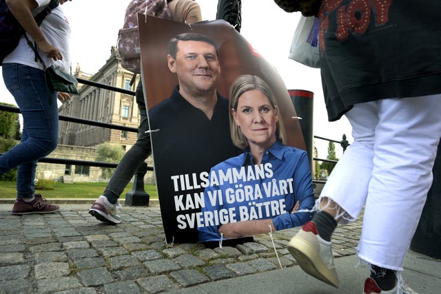 Kanske är högerns attack mot S-finansieringen en möjlighet för partiet att hitta tillbaka till folket. 