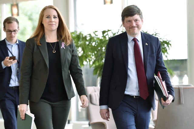 Centerpartiets partiledare Annie Lööf och partiets ekonomiskpolitiske talesperson Martin Ådahl vägrade gå med på att Arbetsförmedlingen skulle privatiseras. Nu har vi resultatet - det gick i sjön. 