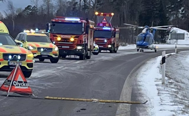 En av de skadade flögs med ambulanshelikopter till sjukhus. ”Vi jobbar nu med att säkerställa att alla anhöriga kontaktas”, säger klubbens vice ordförande Anders Nåfält. 