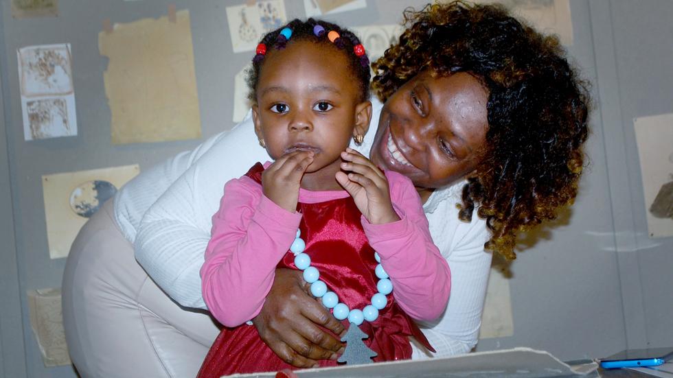 Favour Onyinyechi Ugo, 2, har en nära kontakt med Betty Dickson, som hon bott hos sedan mammans död. Betty är orolig för hur Favour ska påverkas om hon utvisas till Nigeria, ett land där hon aldrig varit.