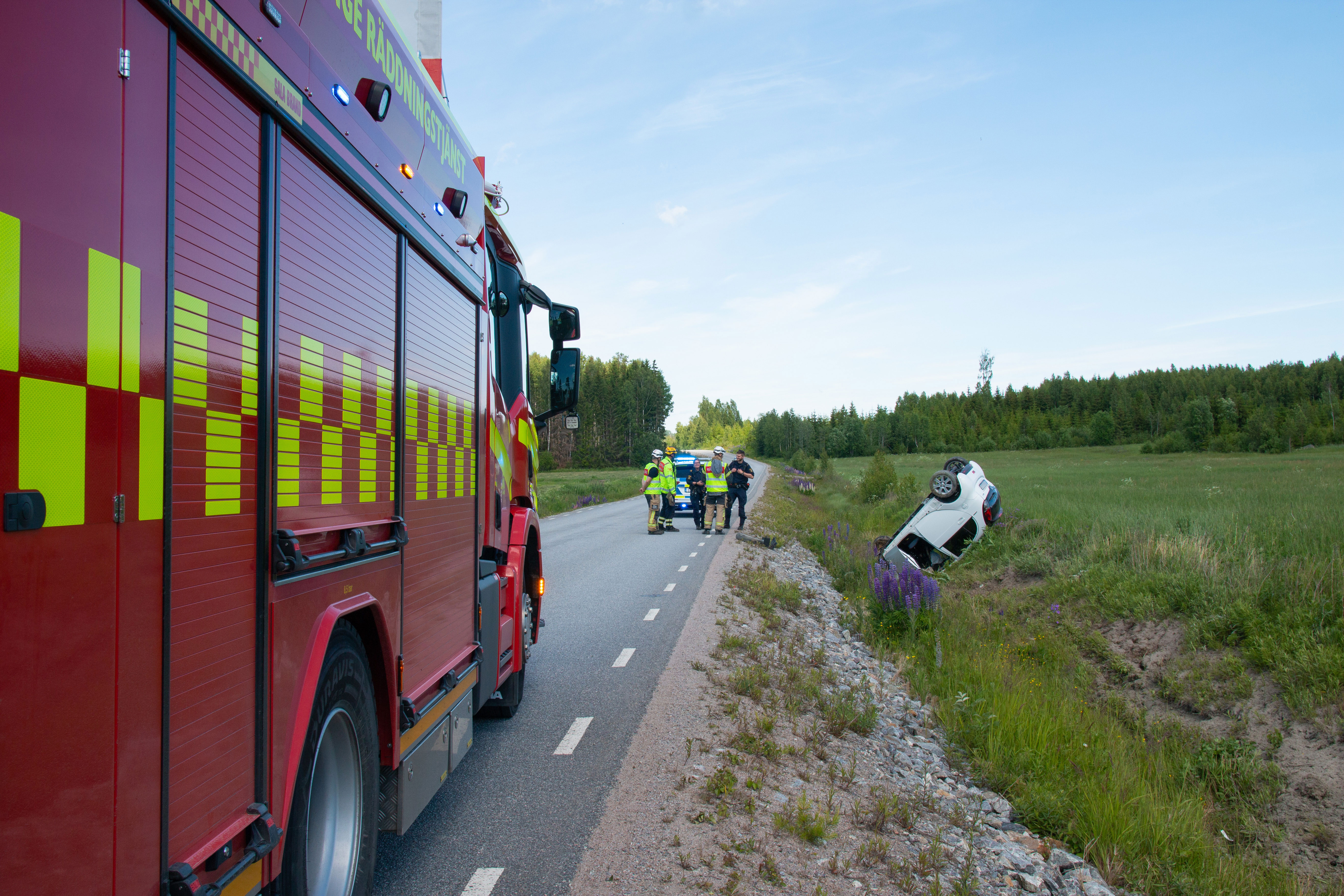 Personbil Voltade Och Landade På Taket – En Person Drabbad ...