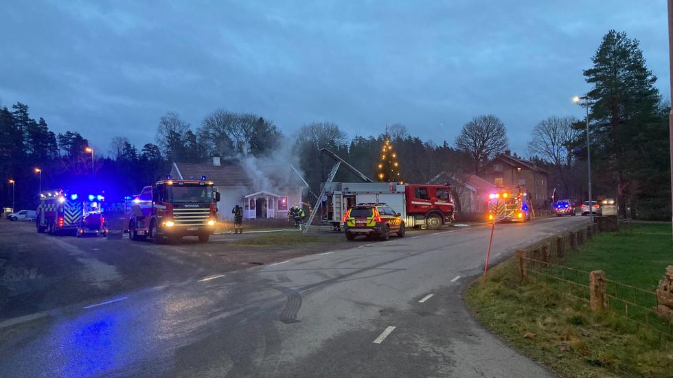 Brand i villa på en ort sydväst om Skillingaryd. 