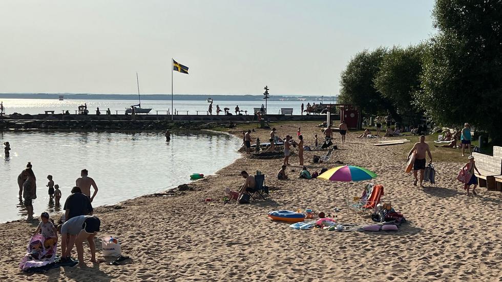 Det var många som njöt av det varma vädret vid Gränna badlagun under onsdagseftermiddagen.