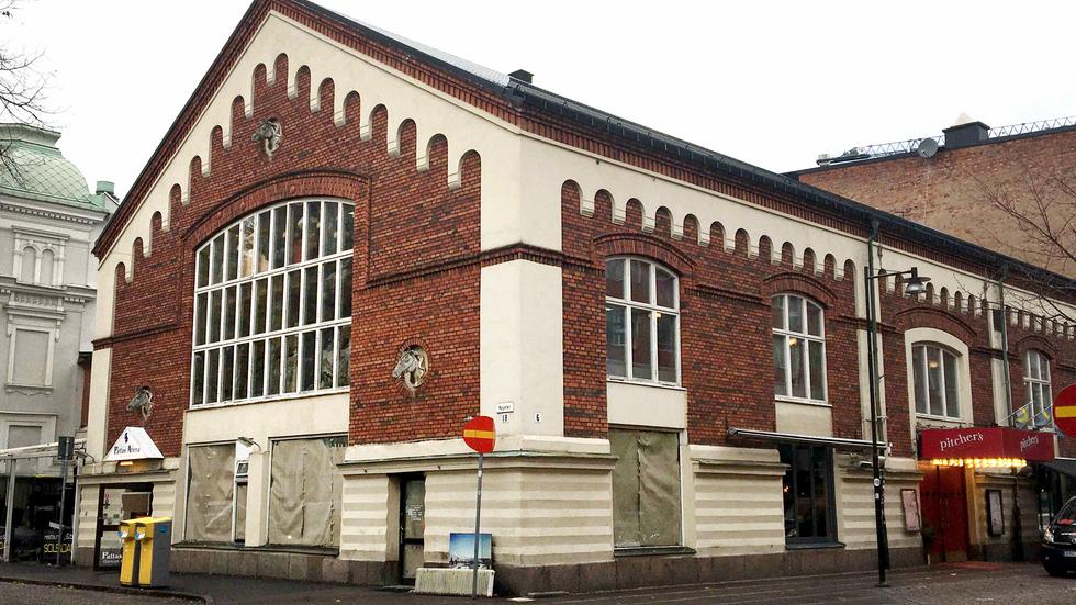 Pallas Atena hade en hyresskuld gällande en annan lokal i Jönköping, vilket gjorde att fastighetsbolaget begärde restaurangen i konkurs. 