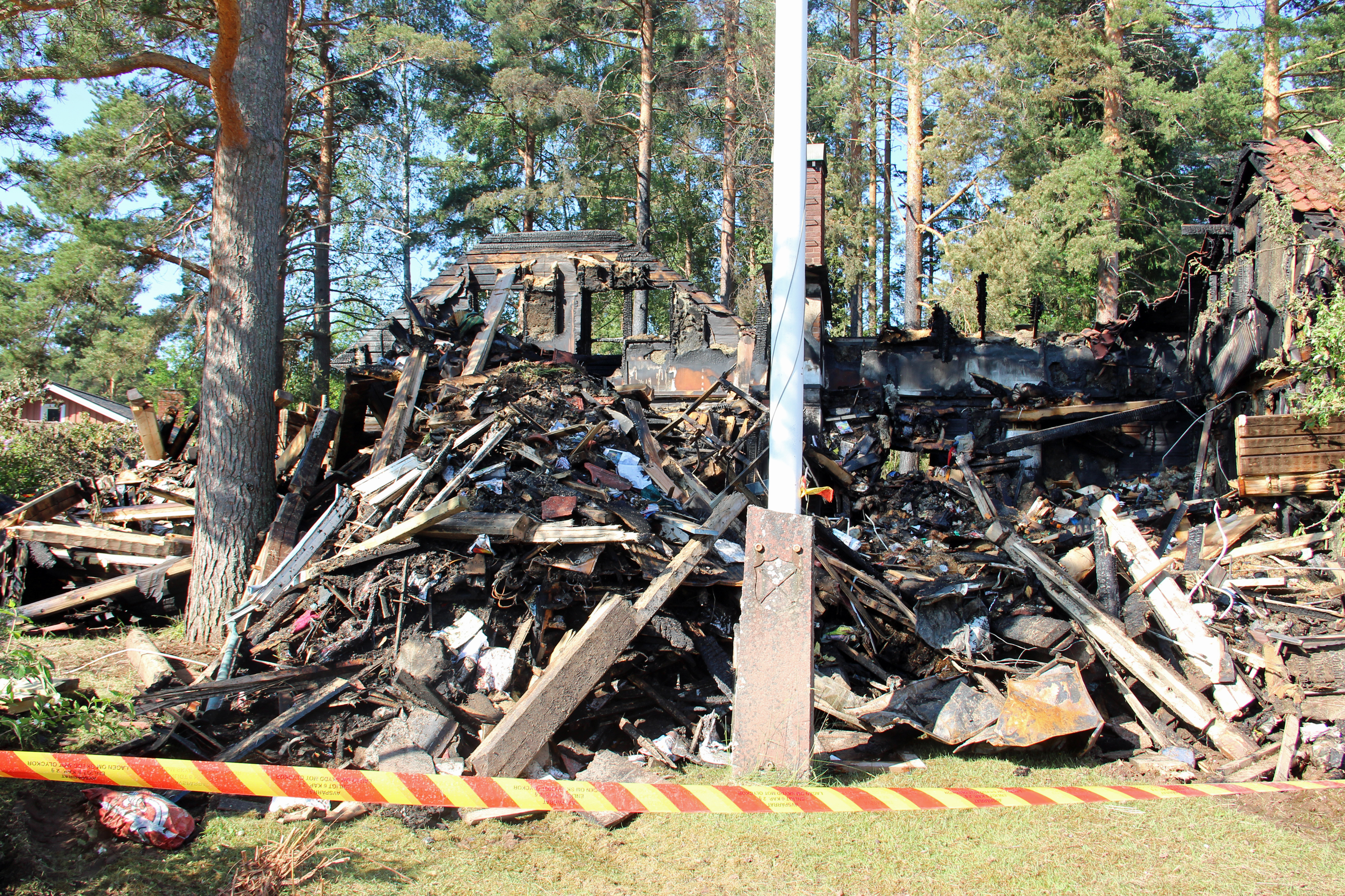 Dagen Efter Tragedin I Kvarnsveden – Två Avlidna Efter Villabrand ...