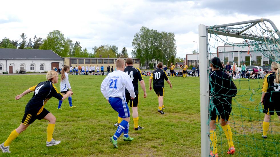 Många tycker att det finns för få fotbollsplaner i kommunen. Har de tänkt på den här, vid sim- och sporthallen i Vaggeryd?