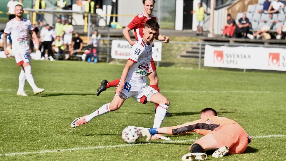 Gustav Sahlin gjorde 1–0-målet när Assyriska besegrade Lindome med 2–0.