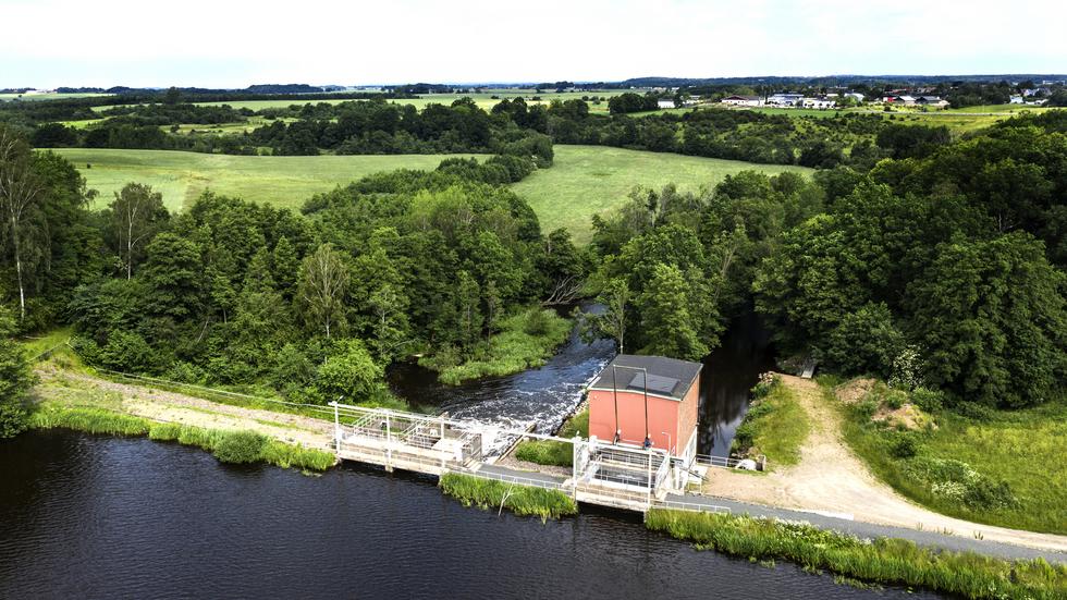 I tisdags var mark- och miljödomstolen på besök i bland annat Stackarp för att se på vattenkraftverken och omgivningarna. Bilden visar hur det såg ut 2019, när turbinen fortfarande var igång. 