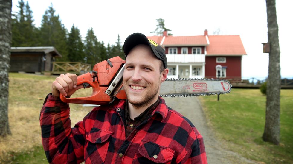 David Kurtsson är skogsbonden från Långö, strax utanför Nydala som är med i årets upplaga av Bonde söker fru. Tidningen fick följa med hem till honom och se hur han bor och lever på den anrika släktgården.