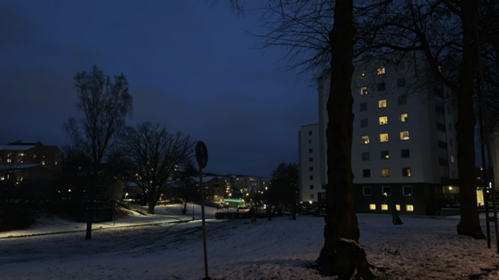 Pulkabacken i Friaredalen saknar belysning och anses därför vara en fara för barnen. Nu öppnar Jönköpings kommun för att titta närmare på förslaget.