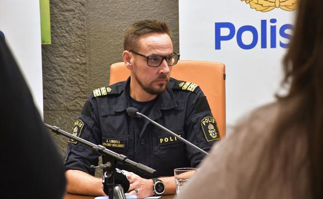 Jonas Lindell, lokalpolisområdeschef på Höglandet, berättade under pressträffen att polisen inte tror att någon annan än de misstänkta kvinnorna har varit inblandade i 21-åringens försvinnande.