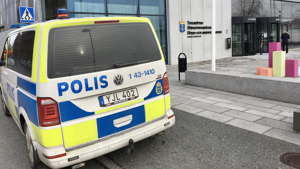 Polis, åklagare och tingsrätt utreder misstänkta sexualbrott begångna i Jönköping tidigare i år. 