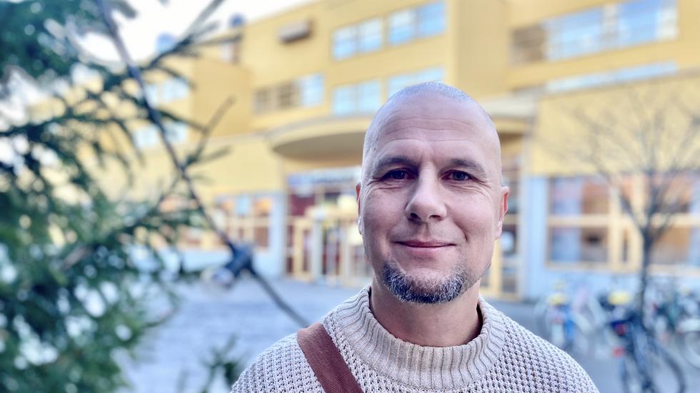 Johan Röklander är lärare på Tekniska högskolan, på institutionen för byggnadsutformning och belysningsvetenskap.