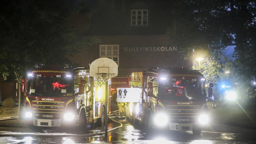 Gullviksskolan i stadsdelen Gullvik i Malmö fick omfattande skador efter branden under lördagskvällen.