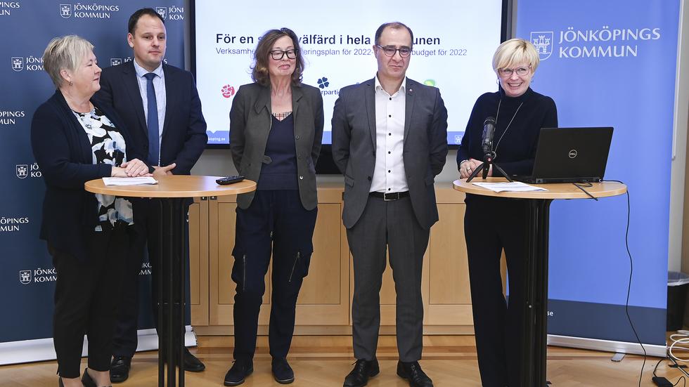Mona Forsberg (S), David Gerson (L), Margareta Sylvan (MP), Ilan De Basso  (S) och Ann-Marie Nilsson (C) presenterar budget. 