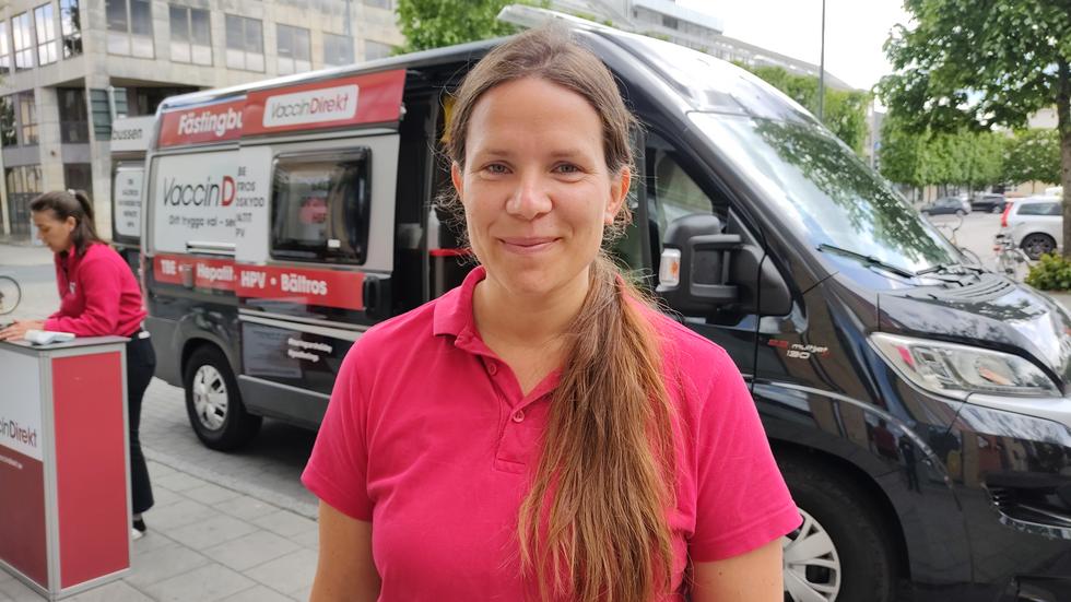 Annie Karlsson jobbar som sjuksköterska och vaccinsköterska för Vaccin Direkt.