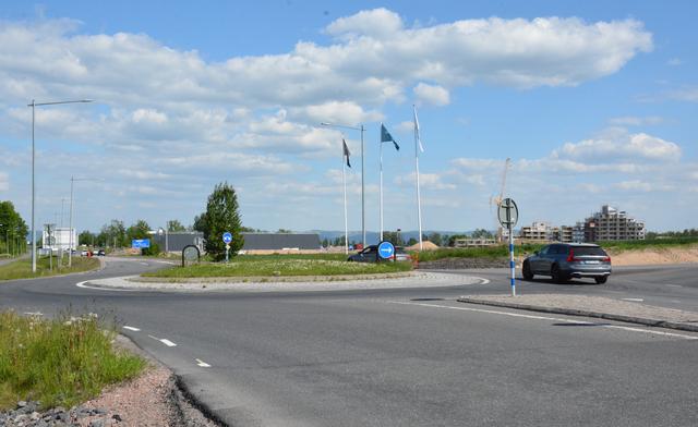 Kråkerydsrondellen (på bild) och Sjogarpsrondellen (längre österut) ska byggas om. Under ombyggnationen leds trafiken på Bränningeleden om via Kärnekulla. 