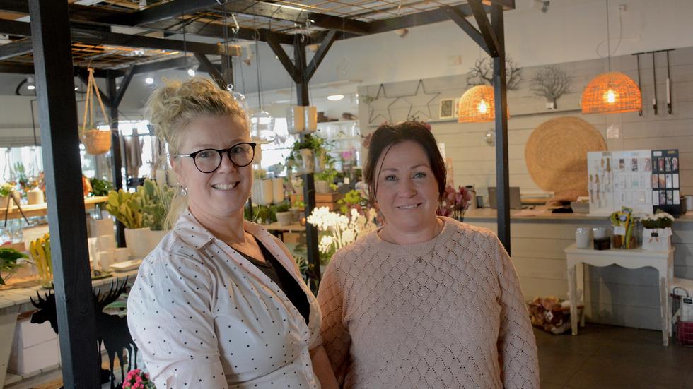 Linda Oliw (till vänster), som driver Bok- och presentshopen, har köpt Trendkompaniet av Titti Trygg. 
