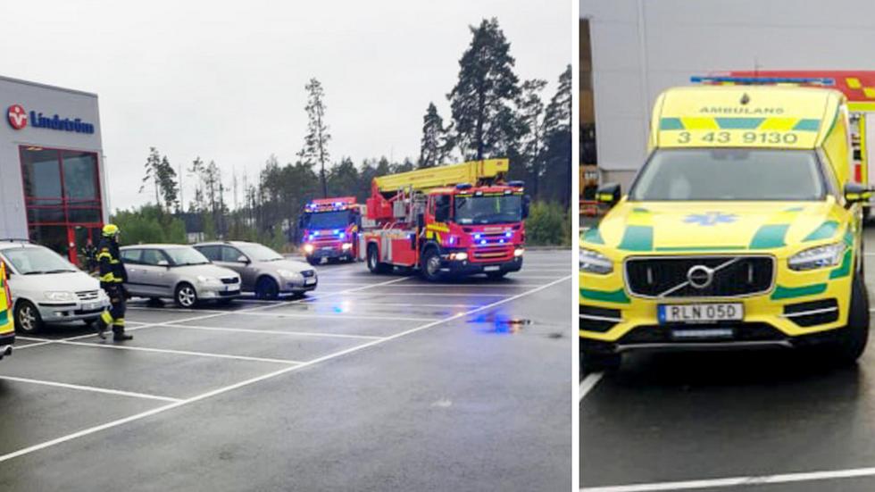 Ambulans och räddningstjänst larmades till en industri efter att det börjat brinna i en maskin. Foto: Läsarbild.
