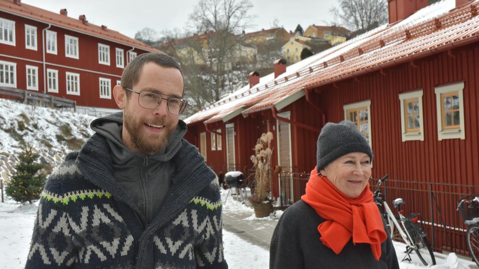 Martin Almberger, ansvarig byggare och Kerstin Olofsson, ansvarig arkitekt, är mycket nöjda med trähuset vid Stallqvarn. 