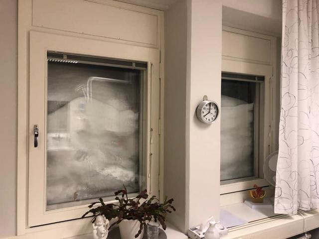Det må ha kommit 2 decimeter snö över en natt i Jönköping, men Lina Ingold passade på att dela denna bild från sitt kontor i Örnsköldsvik... Foto: Lina Ingold