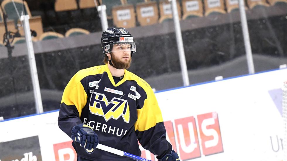 Daniel Norbe i aktion under torsdagens ispass i Winpos Arena i Umeå.