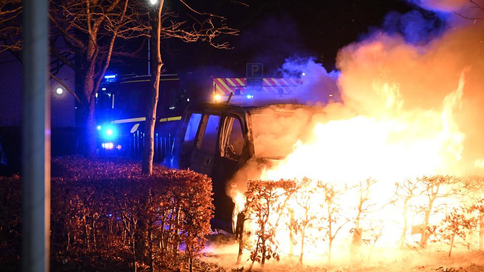 Under natten mot söndag brann två fordon på Lorensborg.