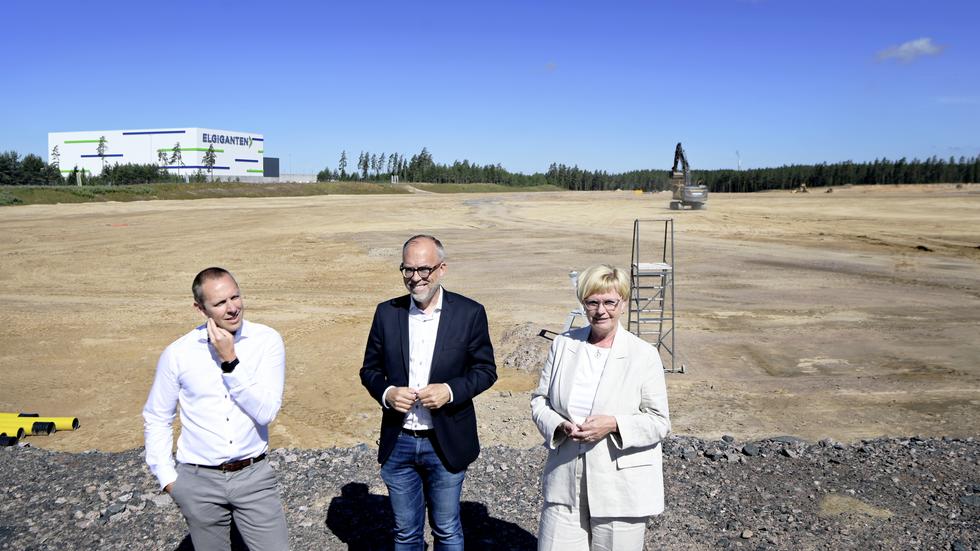 Nu står det klart att Elgiganten väljer att bygga ytterligare en enhet i Jönköping.
Satsningen kommer att innebära 200 nya arbetstillfällen i ett första skede, på längre sikt kan det handla om totalt 600 nya jobb.