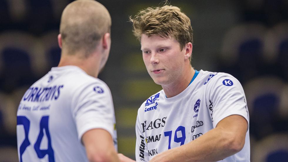 Andreas Södreman gjorde det bra när han kom in och ersatte utvisade brorsan Hampus i anfallsspelet . Hallby fick till slut en poäng borta mot IFK Ystad.