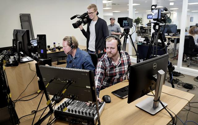 Janne Wrangberth, Jonathan Bryske och Daniel Lindau i tv-studion.