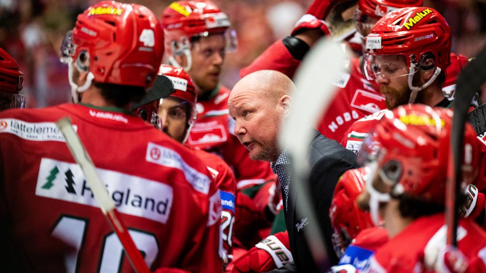 Under sin andra säsong som assisterande tränare i Modo har Jonas Holmström varit med och tagit upp laget i SHL. Holmström huserade i HV71 från 2015 till 2021 som först huvudtränare i J20-laget och sedan som assisterande tränare i herrlaget.