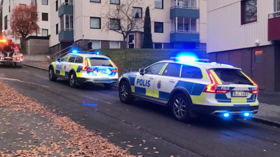 Två polispatruller skickades till Västerliden efter att en P-vakt tryckt på överfallslarmet. 
