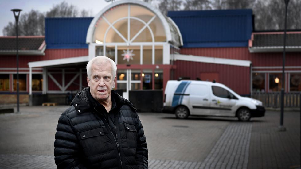 Peter Magnusson, fritidsledare på Råslätt, är starkt kritisk till den biträdande rikspolischefens uttalande om släktbaserade klaner i Jönköping. 