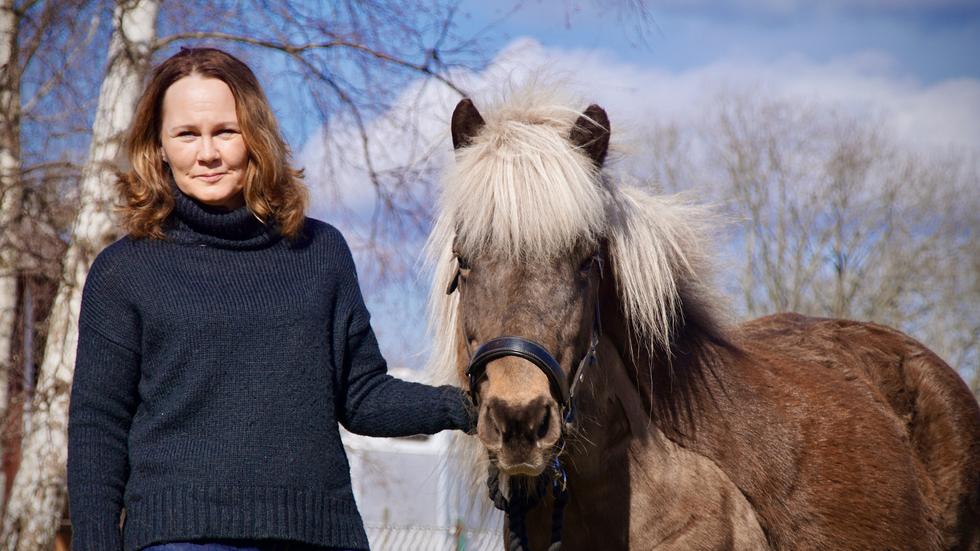 Ett av Pernilla Ekstrands stora intresse är hästar, hon är själv utbildad hästmassör och varit verksam som det i 15 år.