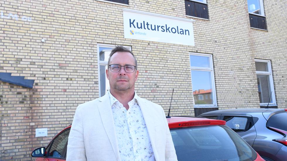 Kulturskolans rektor Erik Nordenskjöld reagerar på att pengar har plockats bort från renoveringen av A-huset i majoritetens budgetförslag 2024–2026.
