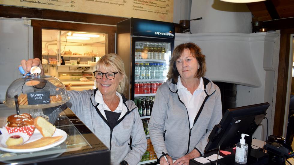 Elisabet Landh och Barbro Gunarsson har drivit Kaffestugan i sju år tillsammans, varandra har de känt i 40 år. 