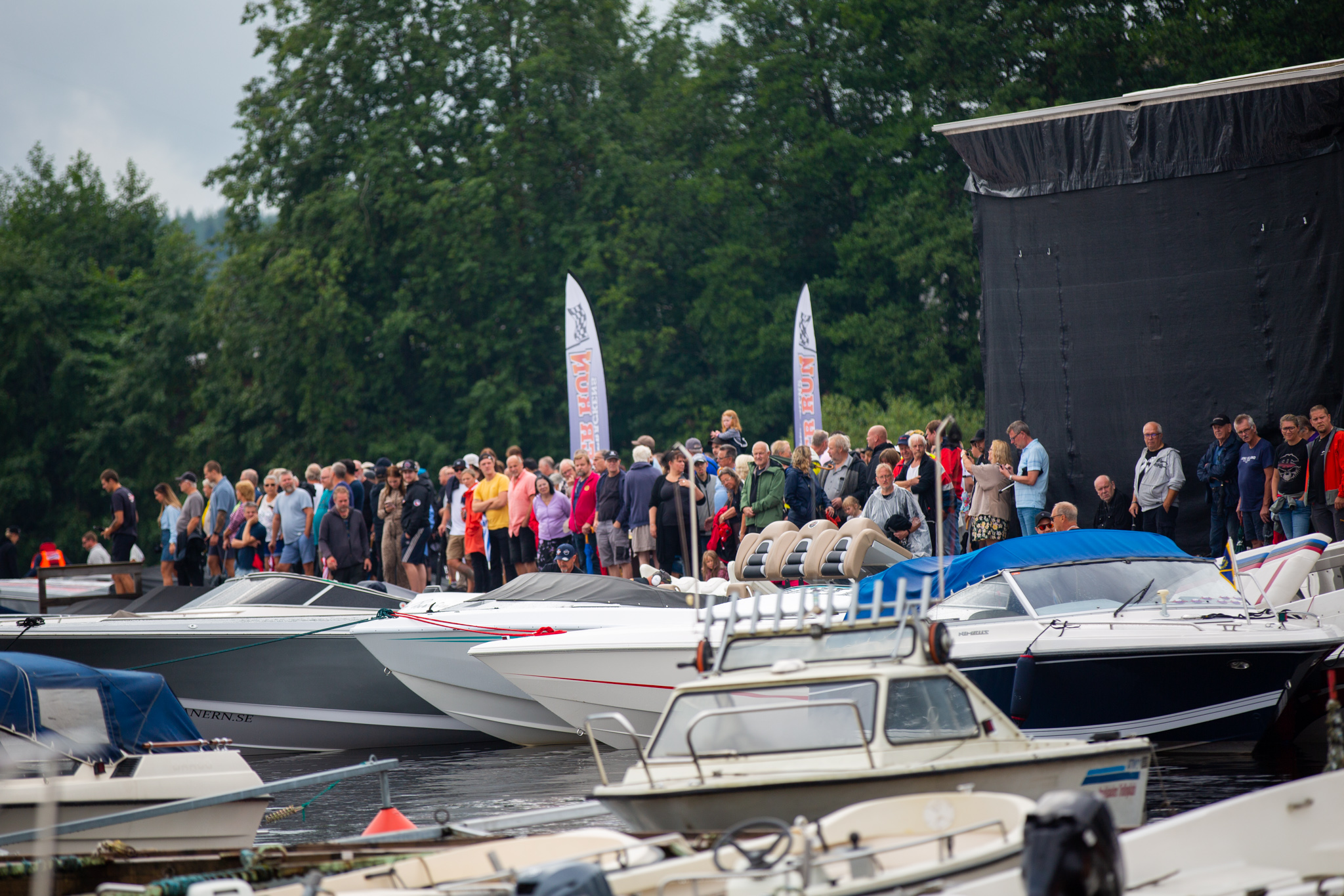 Folkfest på Poker run 2022 i Smedjebacken trots regnovädret Dala