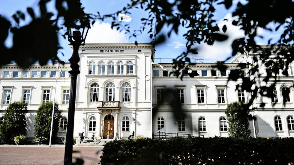 Rådhuset i Jönköping. Andelen anställda med utländsk bakgrund ökar, men det är stora skillnader mellan olika förvaltningar och avdelningar. 