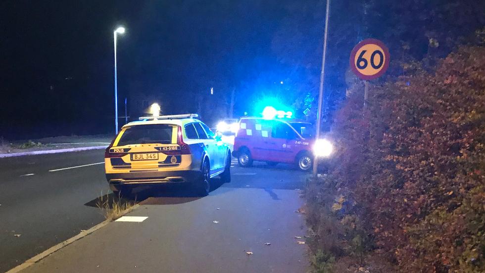 Vid infarten från Hakarpsvägen i Huskvarna krockade en personbil och en moped på söndagskvällen. 