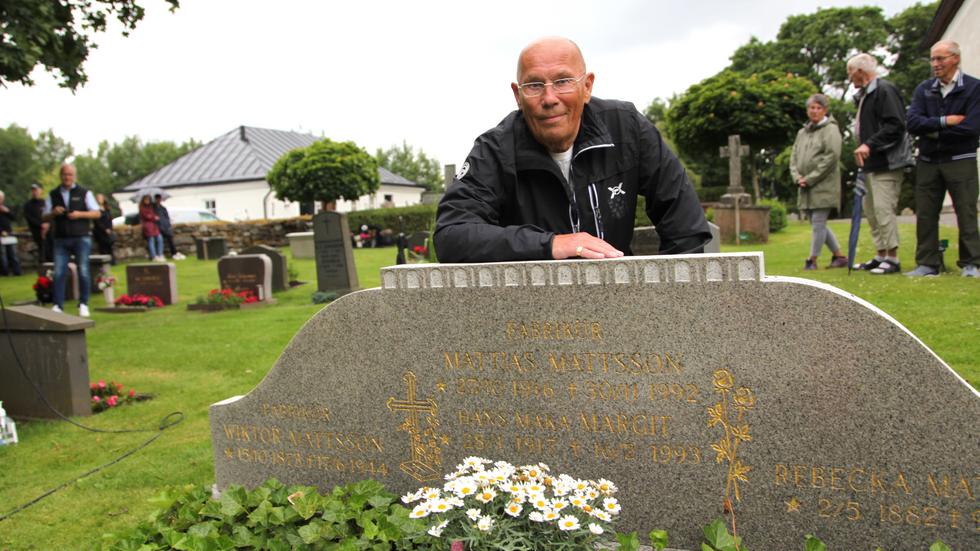 Företagarprofilen Anders Mattsson berättade om familjegraven på Byarums kyrkogård.