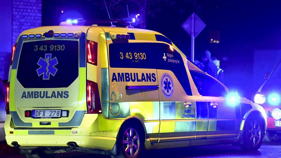 Region Kalmar konstaterar att man har fler larm till Region Jönköping än till andra grannregioner, vilket försämrat den egna ambulansberedskapen.